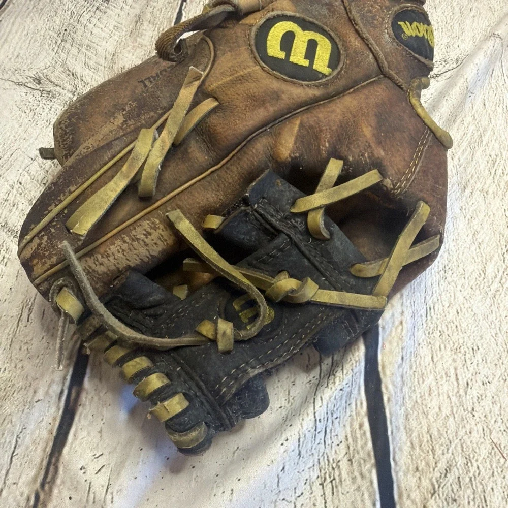 Wilson A450 Baseball Glove A0450BBEL3 Right Hand Throw 11 1/2
